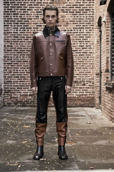 Look 32